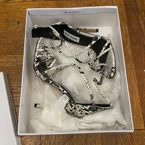 STEVE MADDEN SNAKE SKIN HEELS SIZE 6.5